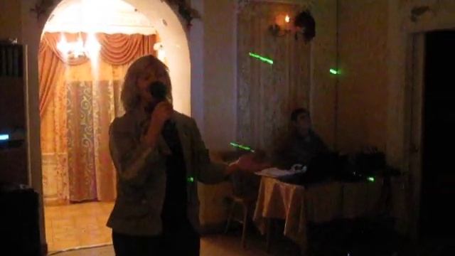 Светлана Захарова поет. Осень в желтом балахоне. смотреть онлайн