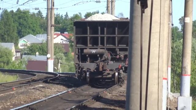 Тепловоз ЧМЭ3-1600 с составом хоппер-дозаторов смотреть онлайн