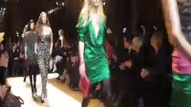 Emanuel Ungaro.mp4 смотреть онлайн