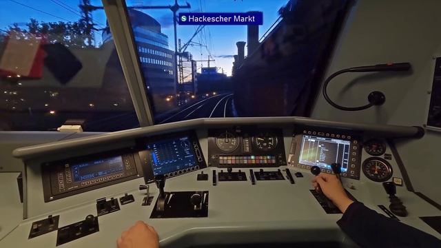 Abends durch Berlin | IC 2242 Berlin Ostbf - Berlin Hbf | Führerstandsmitfahrt | BR 101 | 4K смотреть онлайн