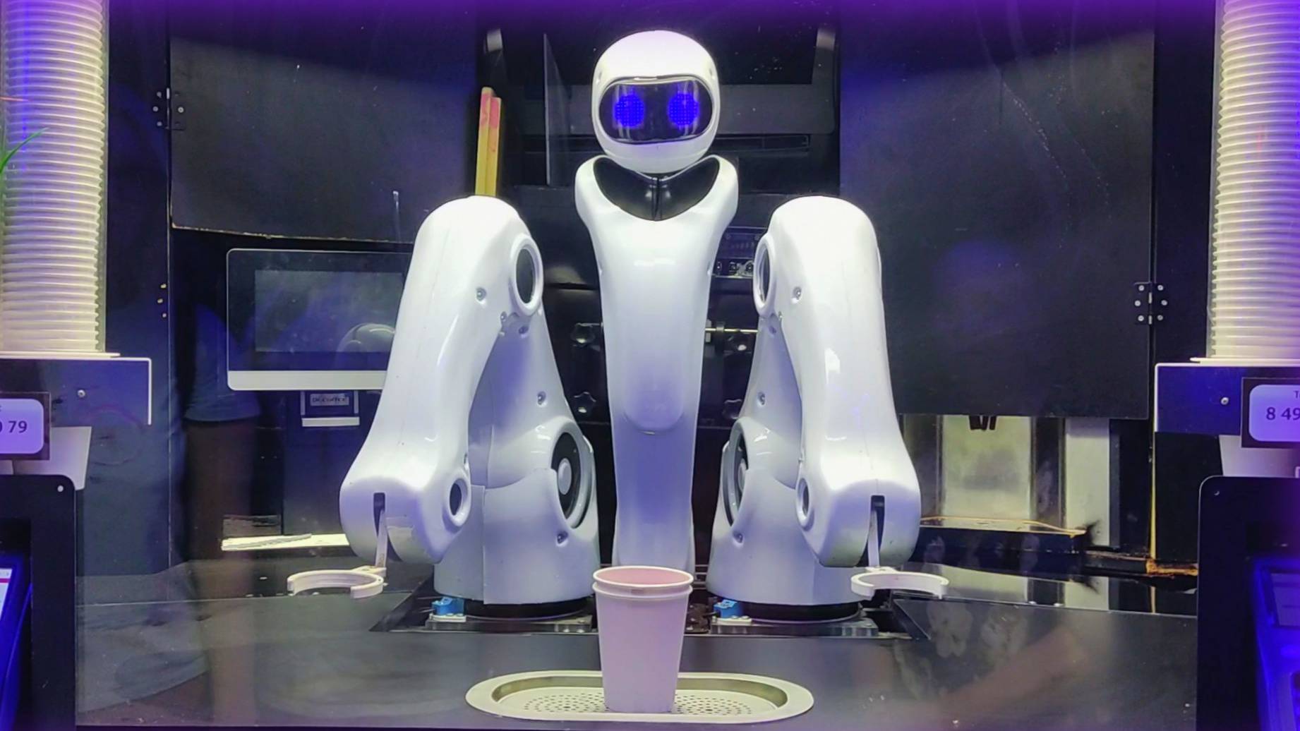 РОБОТ-БАРИСТА🤖делает КОКТЕЛИ🥤🧉в парке "ЗАРЯДЬЕ"😍Вечерняя Москва🎇Милота 08.09.2024 смотреть онлайн
