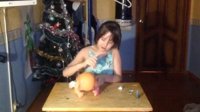 Делаем укол Эмили - Эмили заболела смотреть онлайн