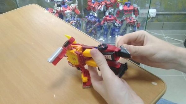 Обзор трансформера Rodimus Prime - evolution - Leader class - Power of the Primes. Музей Р-ТФ.