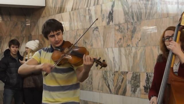 Студенты - музыканты в переходе на Маркса!) смотреть онлайн