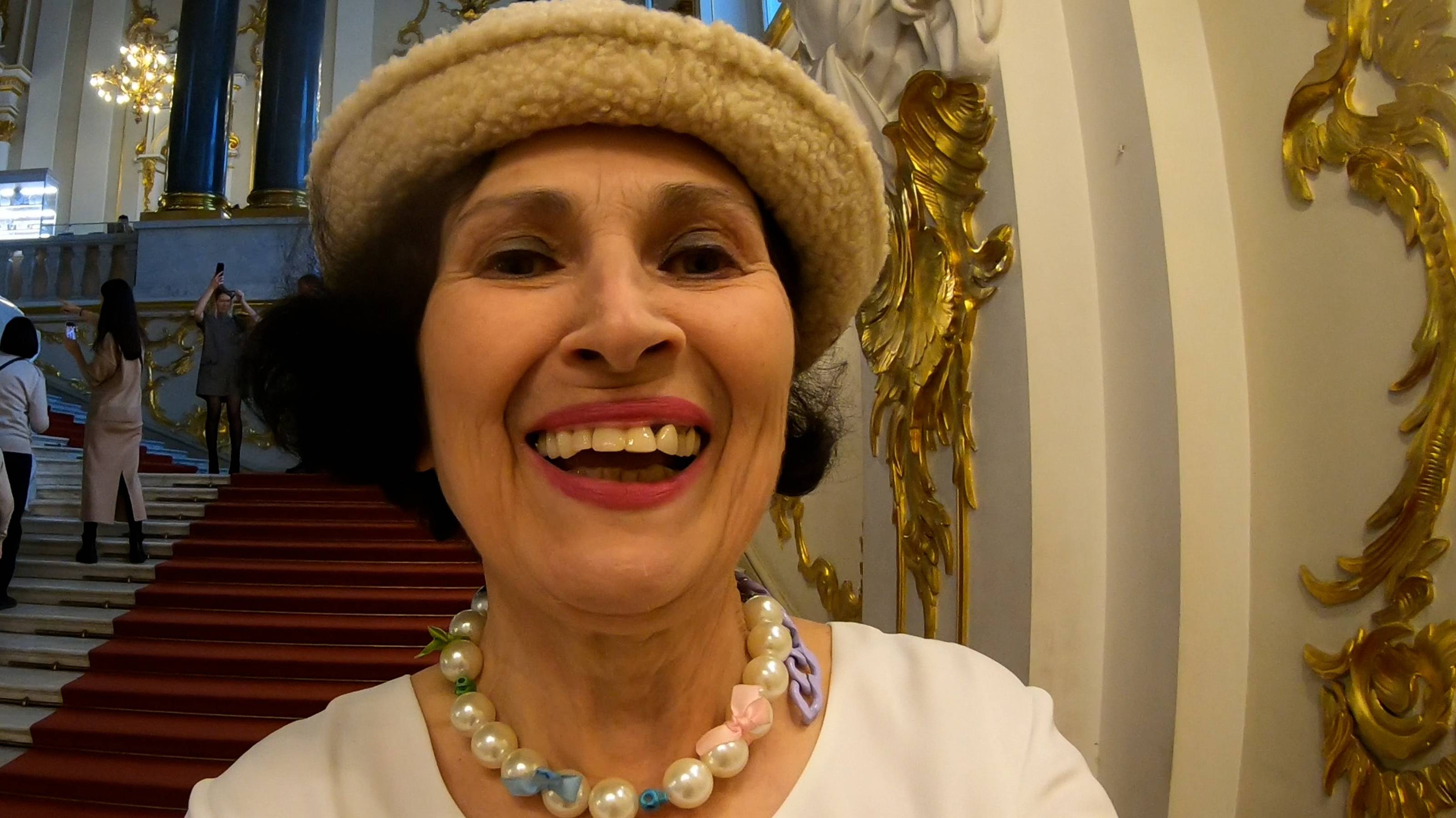 белая кофточка,
Эрмитаж, Спб 2024 год осень смотреть онлайн