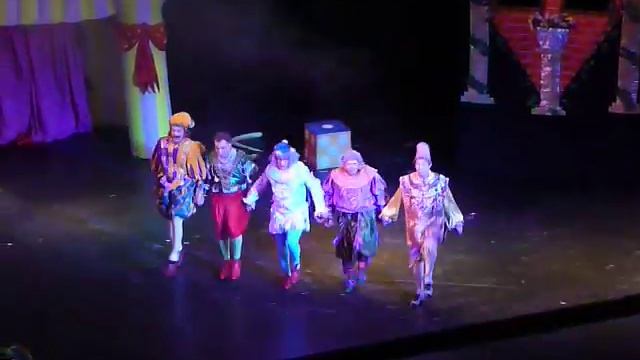 «Маски» танцуют смотреть онлайн