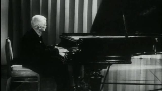 Alexander Goldenweiser plays Chopin Prelude in F-sharp Major, op. 28, no. 13. смотреть онлайн