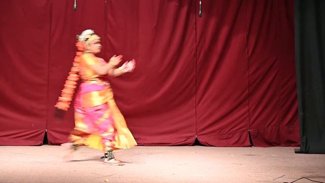 Nanda nandana gopala (Taarangam) by Shanmukhi смотреть онлайн