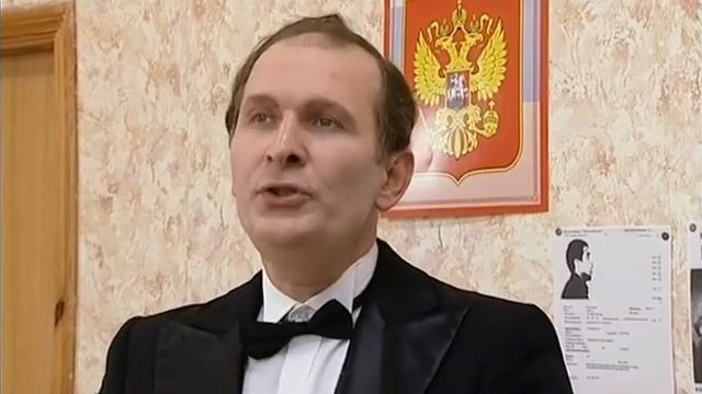 Солист театра и полицейский | 6 кадров смотреть онлайн