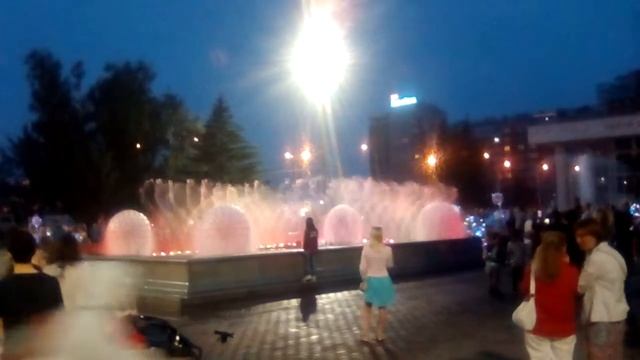 Музыкальный фонтан на Театральной площади в Красноярске смотреть онлайн