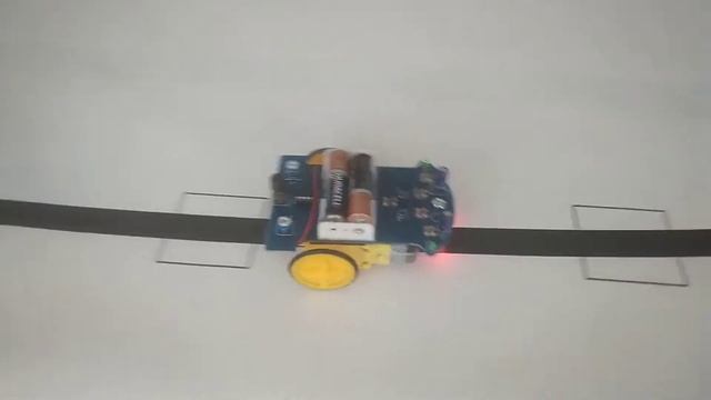 Робот двигающийся по черной линии смотреть онлайн
