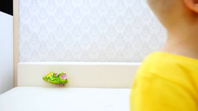 Никита и мама играют в музее иллюзий смотреть онлайн