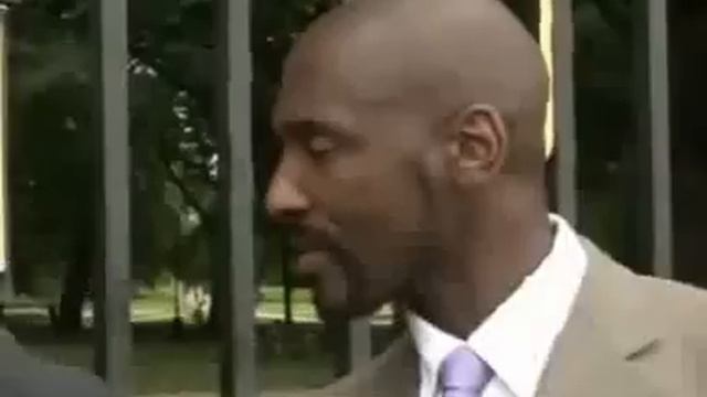 Willard Wigan Receives MBE - UK Fine Arts