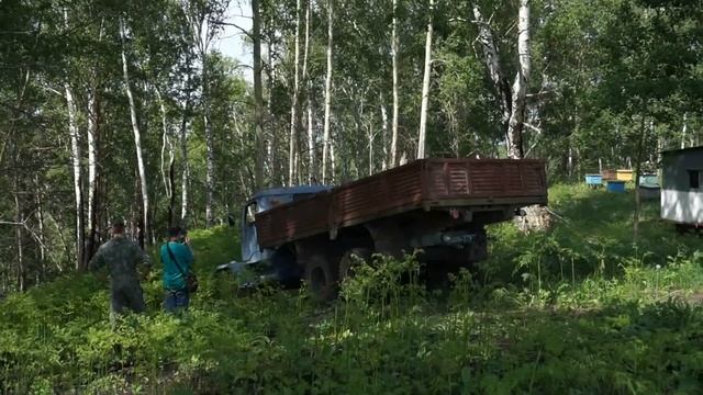 Грузовик Praga V3S. Звук двигателя Tatra-912 / Praga V3S truck. The sound of the Tatra-912 engine. смотреть онлайн