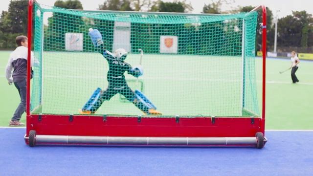 Field Hockey | Maddie Hinch & Crazy Catch "Not Giving In" смотреть онлайн