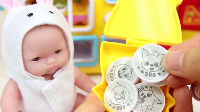 Baby doll Burger & Baby shark Vending machine cooking toys 콩순이 햄버거 아기상어 자판기 뽑기 장난감 놀이 смотреть онлайн
