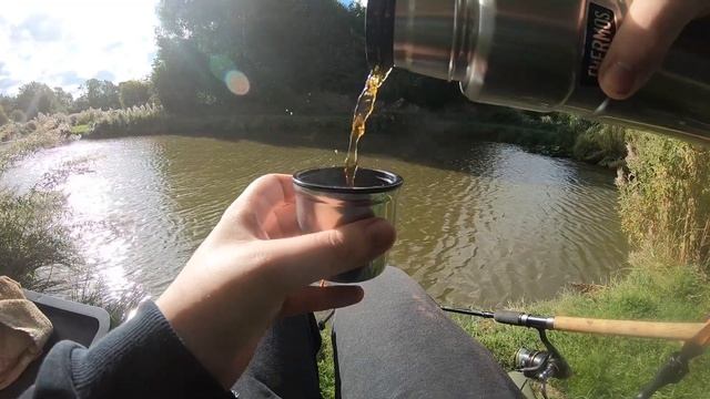 Carp Method Feeder Fishing with ROBIN RED Groundbait! смотреть онлайн