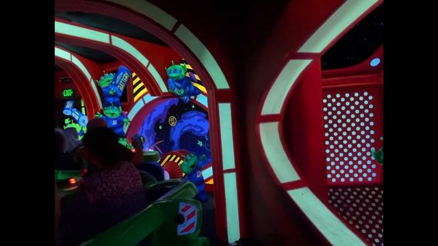 Buzz Lightyear's Space Ranger Spin FULL Ride | Magic Kingdom | Disneyland | смотреть онлайн