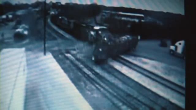 Грузовик сломался в неудачном месте смотреть онлайн