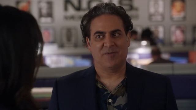 Here's a sneak peek of the #NCIS and #NCISHawaii premiere crossover event coming MONDAY at 9/8c @CB смотреть онлайн