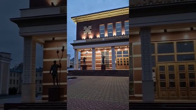 Мордовский национальный драматический театр в Саранске. Осень. Ноябрь. Вечер. смотреть онлайн
