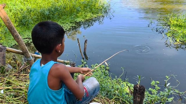 Amazing Village Smart Boy Fishing With Hook ~ Traditional Hook Fishing ~ Рыбалка Видео смотреть онлайн