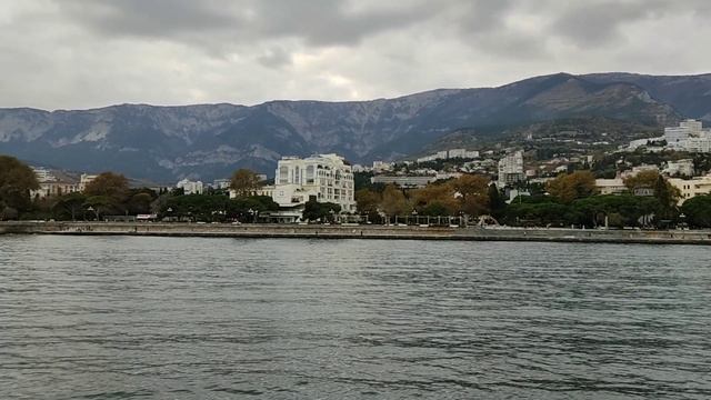 ПРОГУЛКИ ПО ЯЛТЕ. ПУТЕШЕСТВУЕМ ПО РОССИИ смотреть онлайн