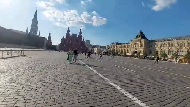 ПРОГУЛКА ПО КРАСНОЙ ПЛОЩАДИ смотреть онлайн