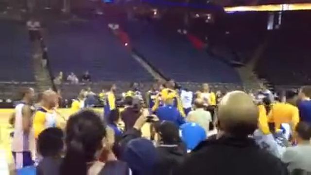 Festus Ezeli sings Backstreet Boys смотреть онлайн