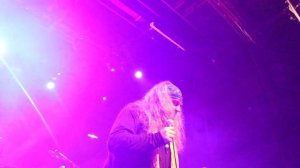 Chris Slade hommage a Tom Jones