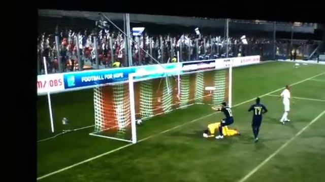 FIFA 12 Hulk rapes Iker Casillas смотреть онлайн