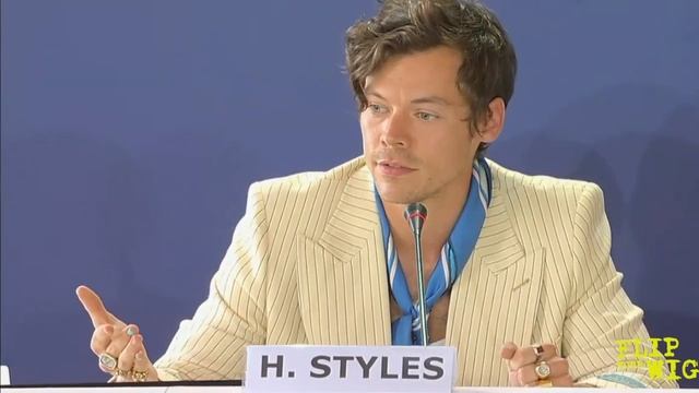 HARRY STYLES, OLIVIA WILDE, CHRIS PINE AND GEMMA CHAN 'DON'T WORRY DARLING', VENICE FILM FESTIVAL! смотреть онлайн