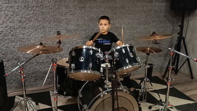 Антон Жданов 9 лет Red Hot Chili Peppers-Around The World кавер на барабанах смотреть онлайн