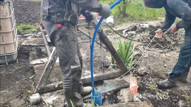 Бурим скважину на даче к 77 летию Дня Победы. Скважина тоже вышла 77 метров . смотреть онлайн