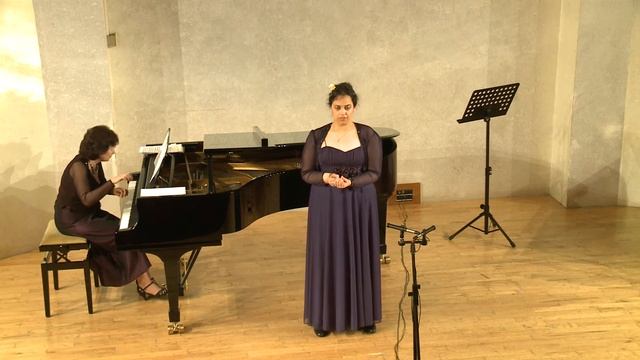 V. Bellini- "Eccomi... Oh quante volte!" (Giulietta)- Esther Adam, Soprano смотреть онлайн