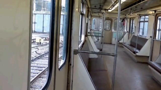 Выезд поезда из депо "Варшавское" смотреть онлайн