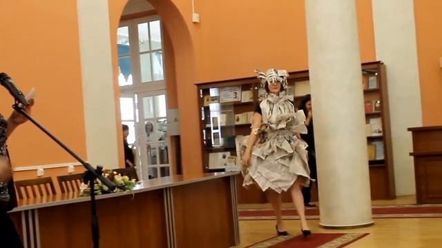 Показ мод в библиотеке смотреть онлайн