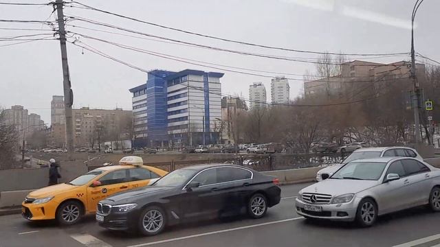 Поездка на электробусе-гармошка по маршруту м17 в Москве смотреть онлайн