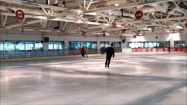 Каток в МегаГрине смотреть онлайн