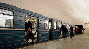 Поезд прибывает на станцию «Проспект Мира», Московский метрополитен