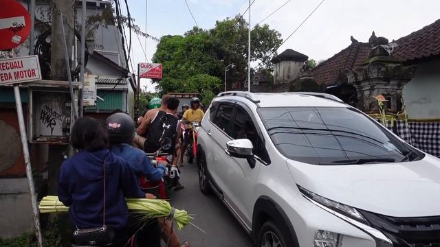 ЛУЧШАЯ КОФЕЙНЯ НА БАЛИ // ОТДЫХАЕМ В MRS SIPPY В СЕМЕНЬЯКЕ // ОБЗОР ОРГАНИК-КАФЕ BALI BUDA смотреть онлайн