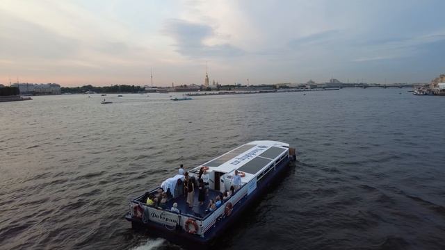 Дворцовая площадь - Санкт-Петербург смотреть онлайн