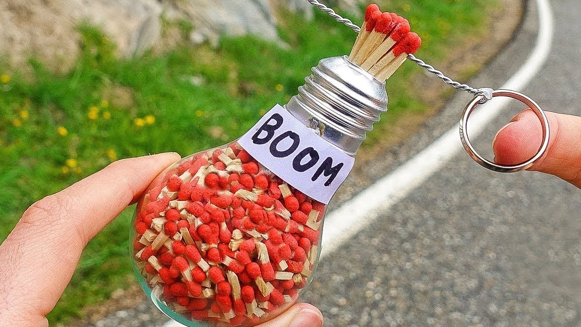 Поджигаю целую лампочку спичек🔥💡😎👍🏼 смотреть онлайн