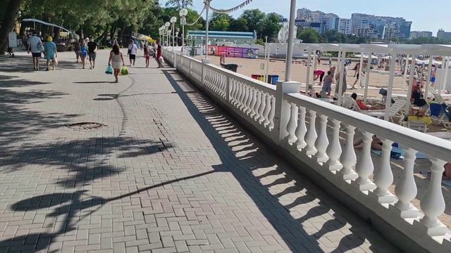 Набережная и пляжи в центре Геленджика. 23 июня 2023. смотреть онлайн