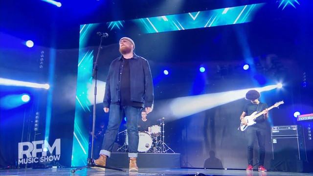 Tom Walker - Leave a Light On (Live @ RFM Music Show 2018) смотреть онлайн