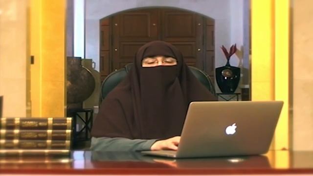 Chehre Par Daane Daag Dhabbe Nishan Ho To Kya Karen | Dr Farhat Hashmi смотреть онлайн