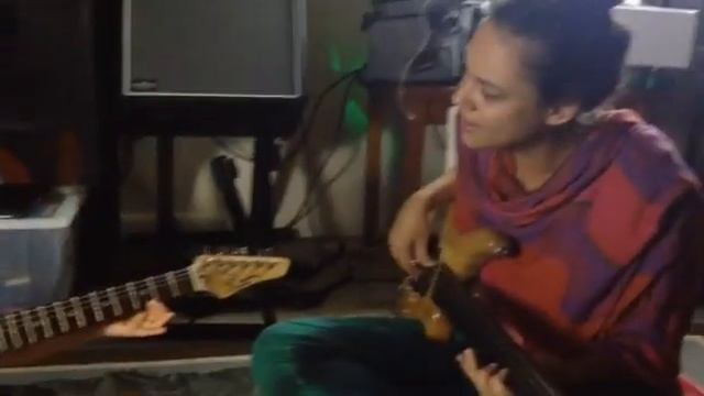 Tina Nina- guitar & bass смотреть онлайн