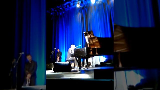 Raphael Gualazzi @ Duesseldorf - I can´t give you anything but Love смотреть онлайн