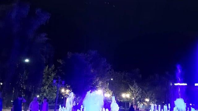 Армения. Ереван. Свето-музыкальный фонтан в парке 2800-летия Еревана смотреть онлайн