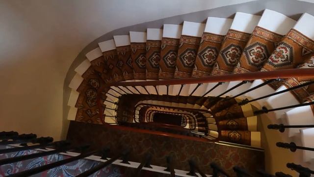 Hotel Saint Petersbourg Paris смотреть онлайн